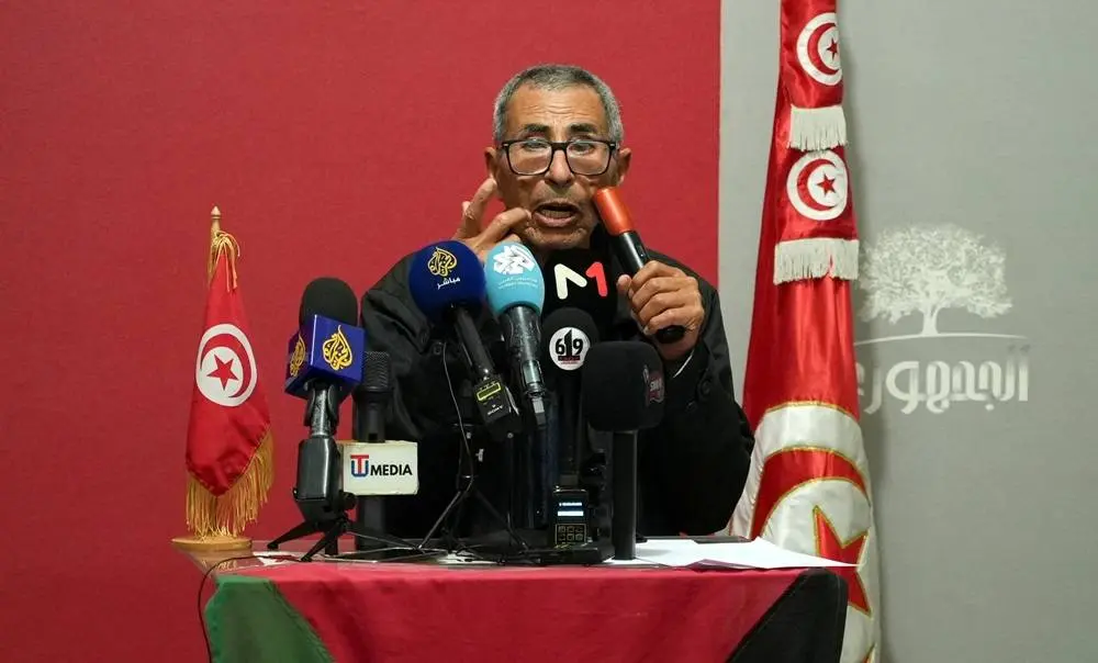 محامو المعارض التونسي بن مبارك يقولون إنه تعرض للضرب في السجن