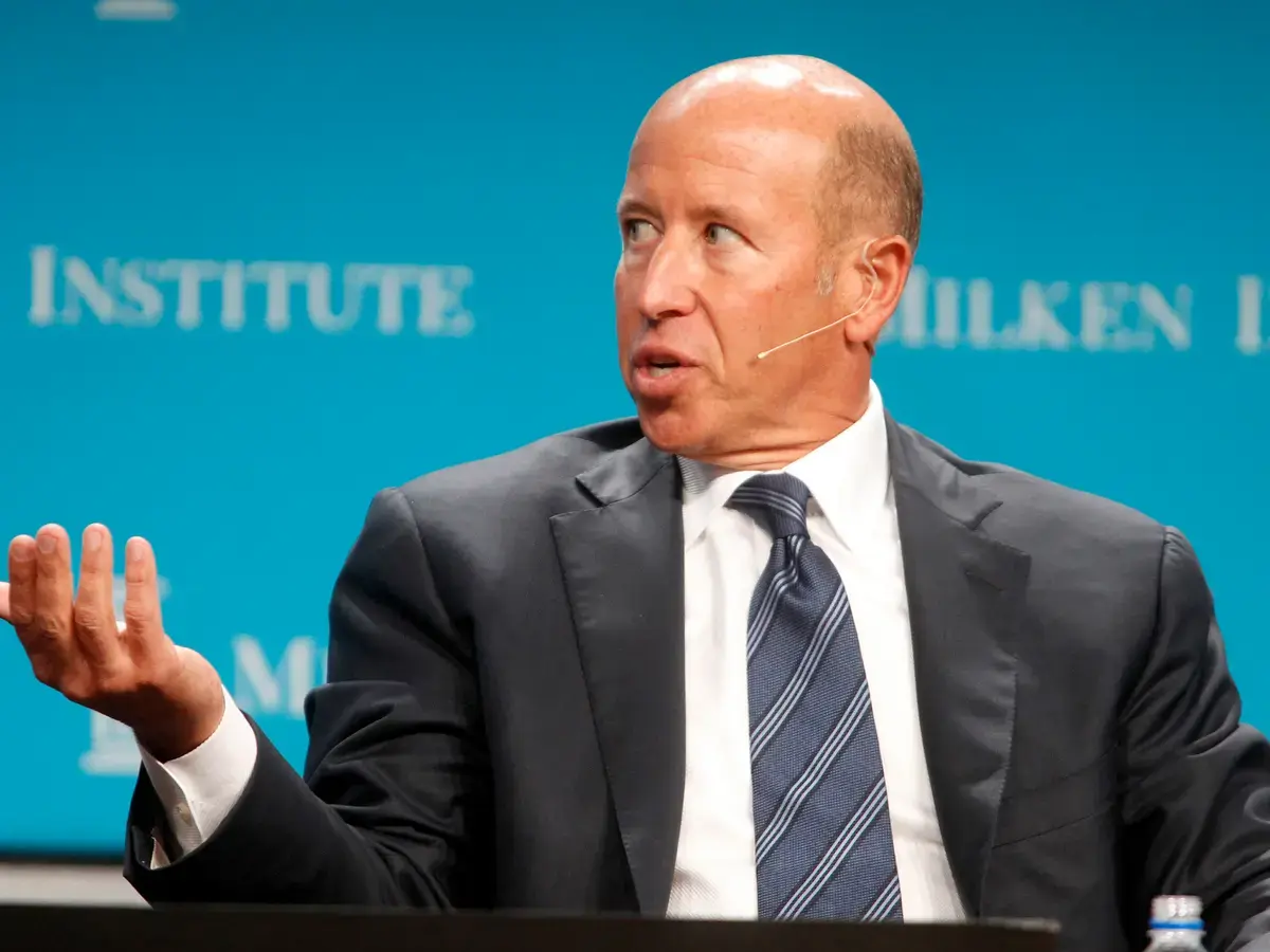 الملياردير العالمي باري ستيرنليخت يقرر الاستغناء عن الموظفين لصالح الذكاء الاصطناعي