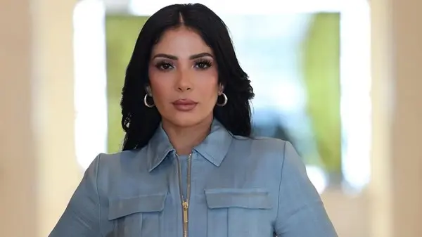 منى زكي تعتمد مكونات طبيعية في روتين جمالها.. بدلاً من عمليات التجميل