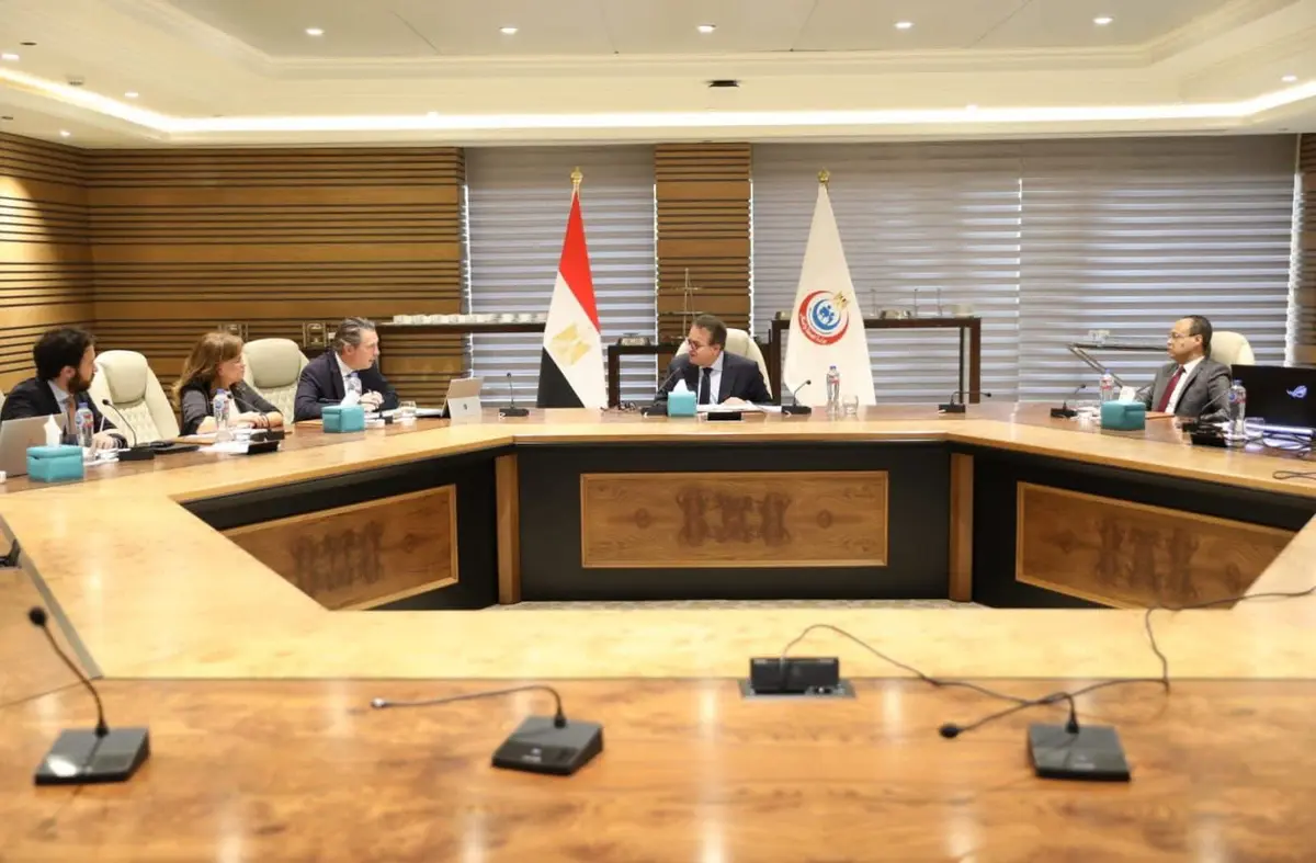 وزير الصحة يبحث مع وفد البنك الأوروبي فرص تطوير المنشآت الصحية وزيادة الاستثمارات