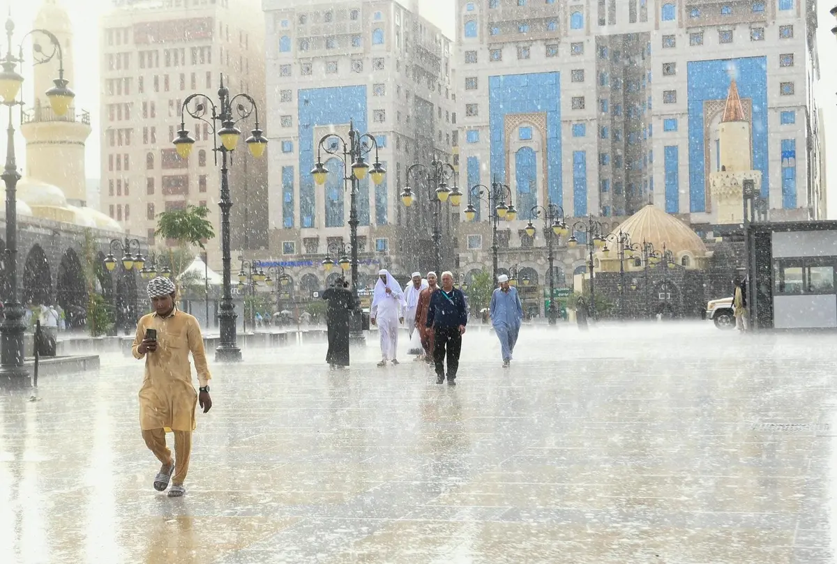 أمطار غزيرة في حائل والقصيم والمدينة والحرم النبوي