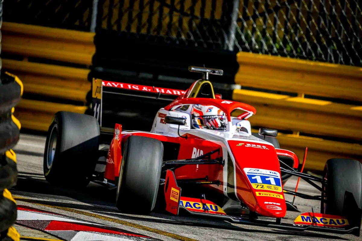 Macau GP: Freddie Slater blasts to dominant win in qualifying race
