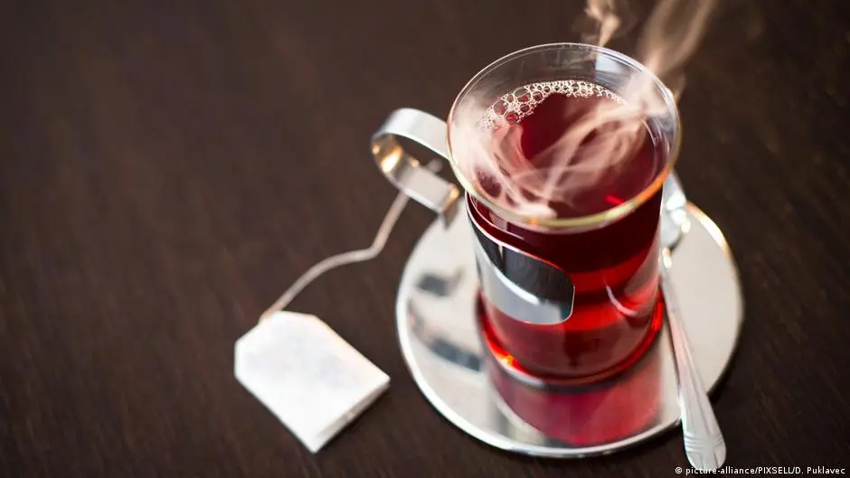 احذر.. شرب الشاي بهذا الشكل قد يسبب سرطان المريء