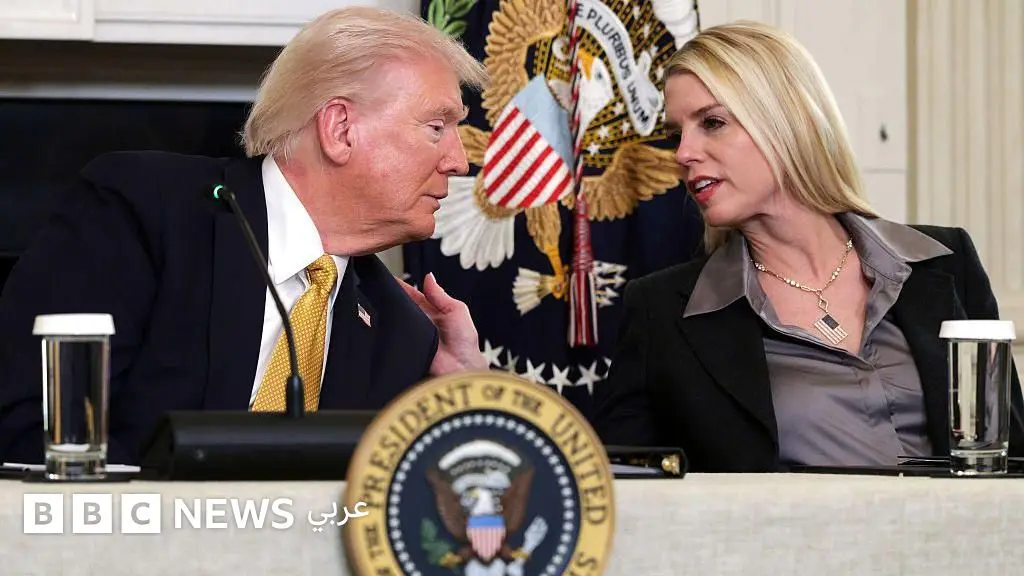 وزارة العدل الأميركية تحقق في علاقات إبستين المزعومة بكلينتون والبنوك بعد طلب ترامب