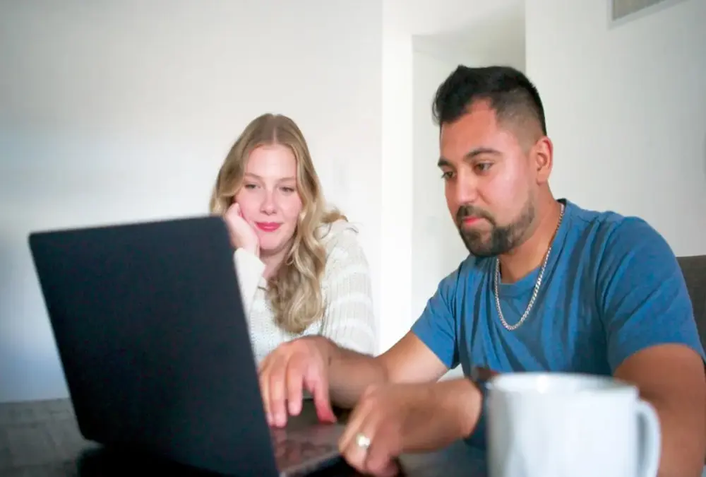 رحلة المليون دولار.. كيف صنع شابان كنديان ثروتهما من منزل متهالك؟