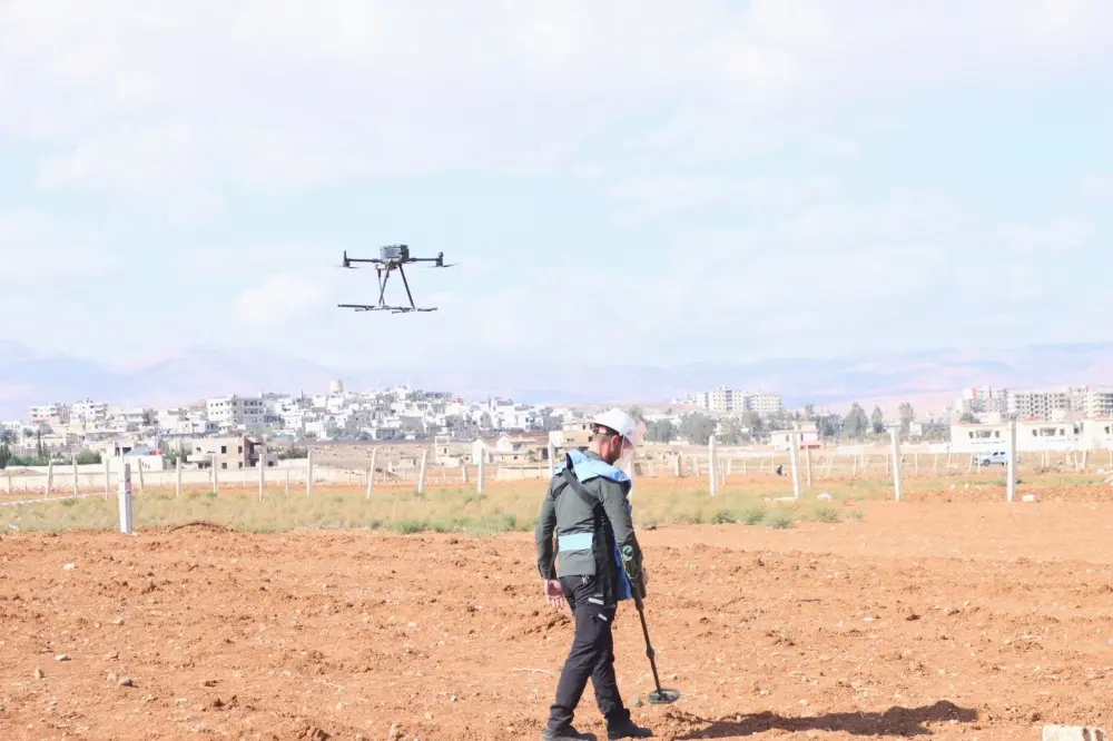 اختبار طائرة مسيرة للكشف عن الألغام بريف دمشق