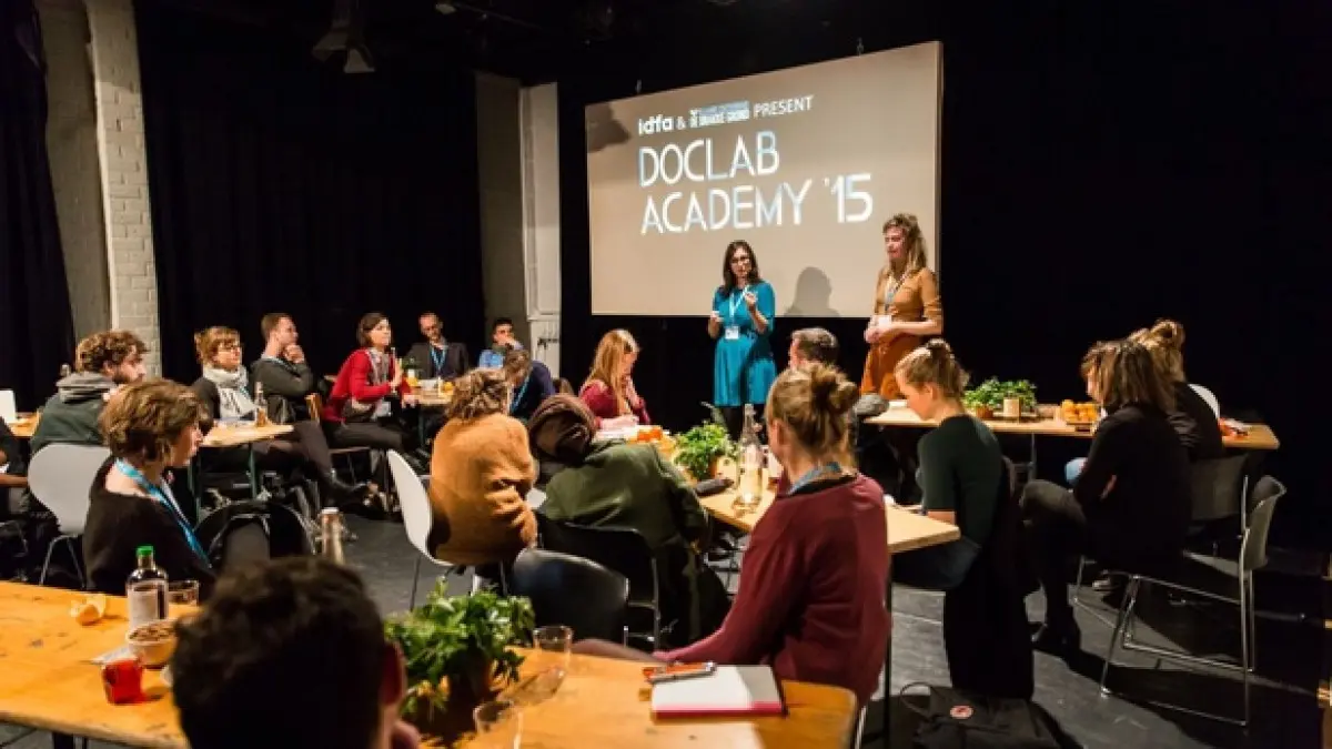 “دوك-لاب”DocLab وإدفا: إعادة تعريف السرد الوثائقي رقميا — المشاهد شريكا لا متلقيا