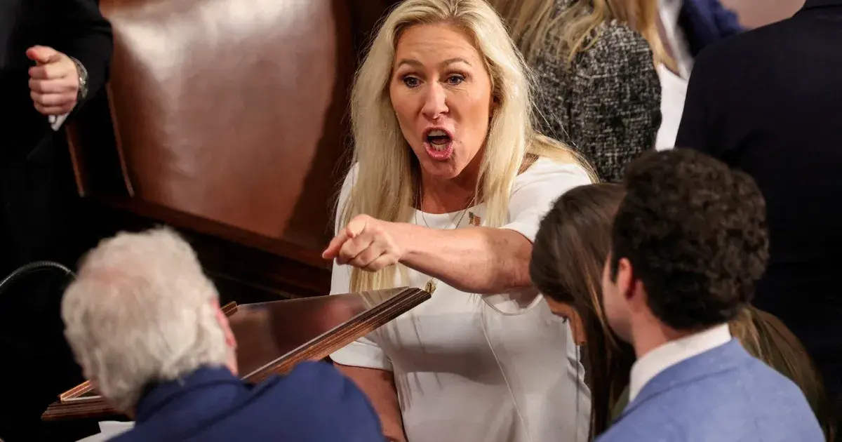 تايلور جرين تعتذر وتتعهد بالتخلّي عن "الخطاب السام" بعد خلافها العلني مع ترمب