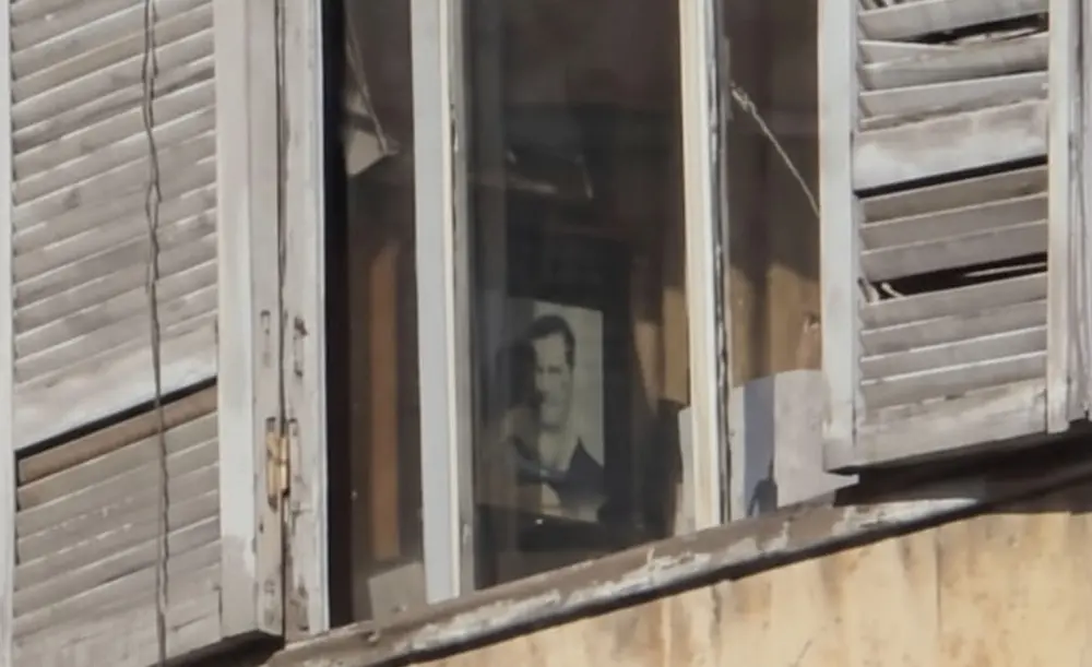 بيان توضيحي من تربية حلب حول ظهور صورة لرئيس النظام المخلوع داخل أحد المكاتب