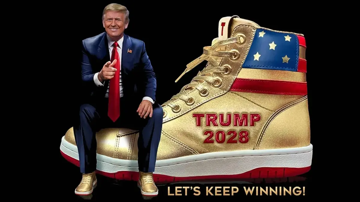 أحذية وعطور وشموع وأكواب وهواتف.. أرباح مليونية لمنتجات ترمب