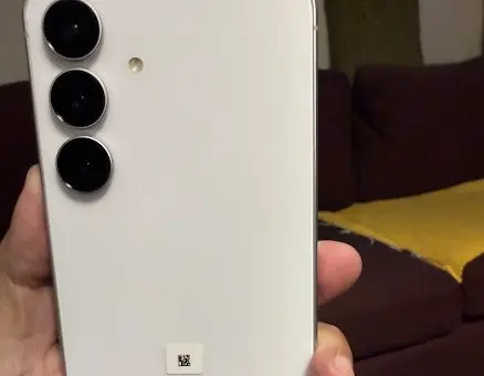 هل ينجح Samsung Galaxy S25 FE في تحقيق المعادلة الصعبة