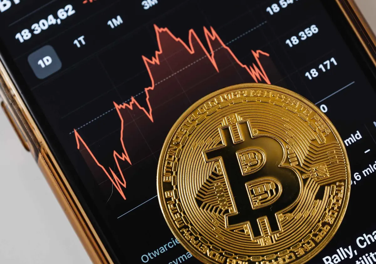 بيتكوين تهبط دون 95 ألف دولار مع تزايد المخاوف حول أسعار الفائدة