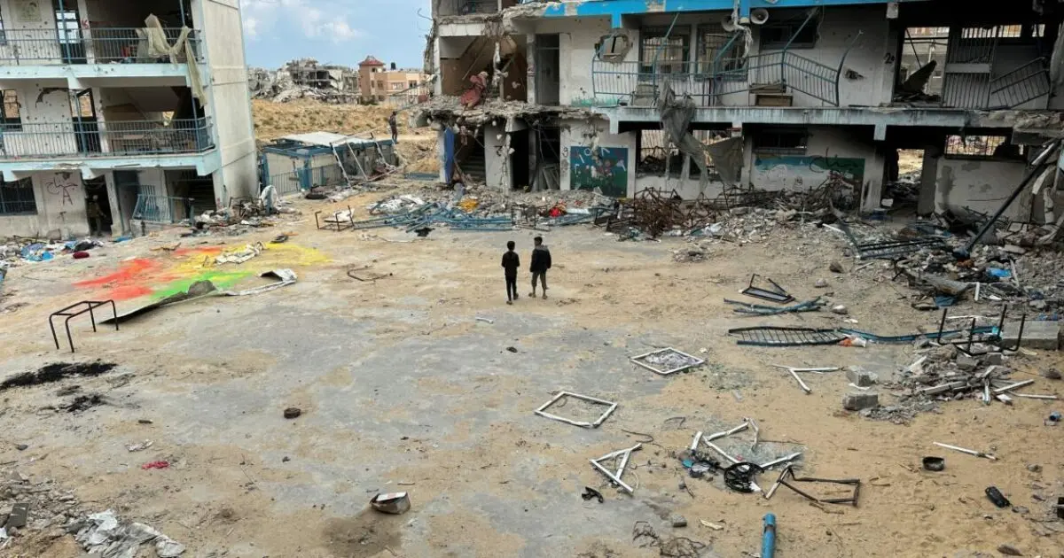 حصري: رجل أعمال مقرب من السلطة يستحوذ على أراض شاسعة وسط القطاع لتحويلها لـ “مركز لوجستي دولي”