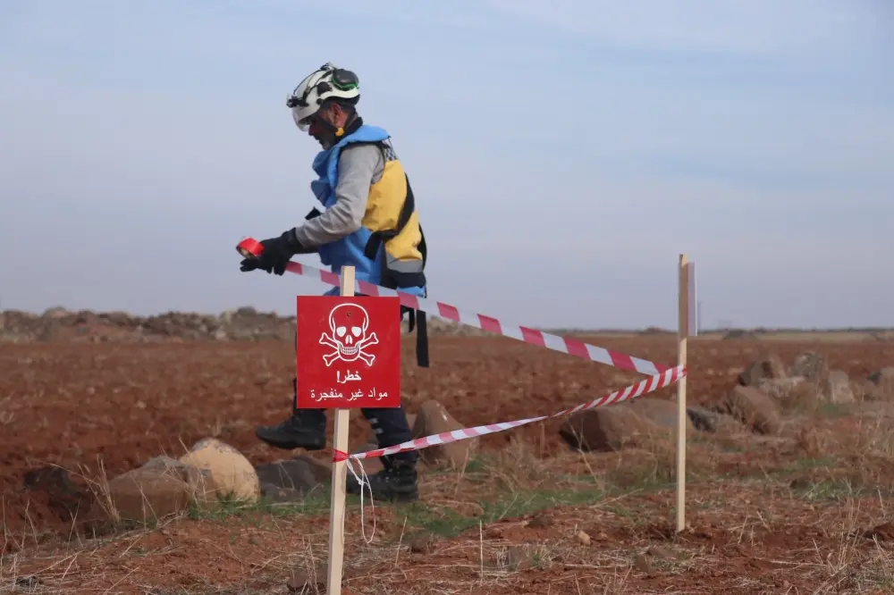 مقتل ثلاثة شبان بانفجار لغم أرضي في ريف حماة