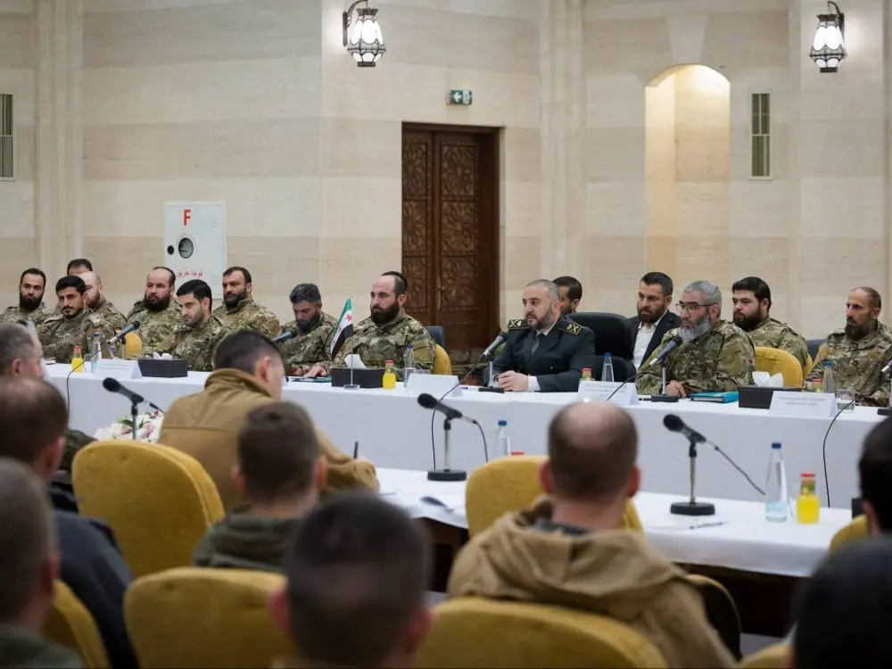 المشهد يزداد تعقيدًا في الجنوب السوري.. هل تضع القوات الروسية حدًّا للتوغل الإسرائيلي؟