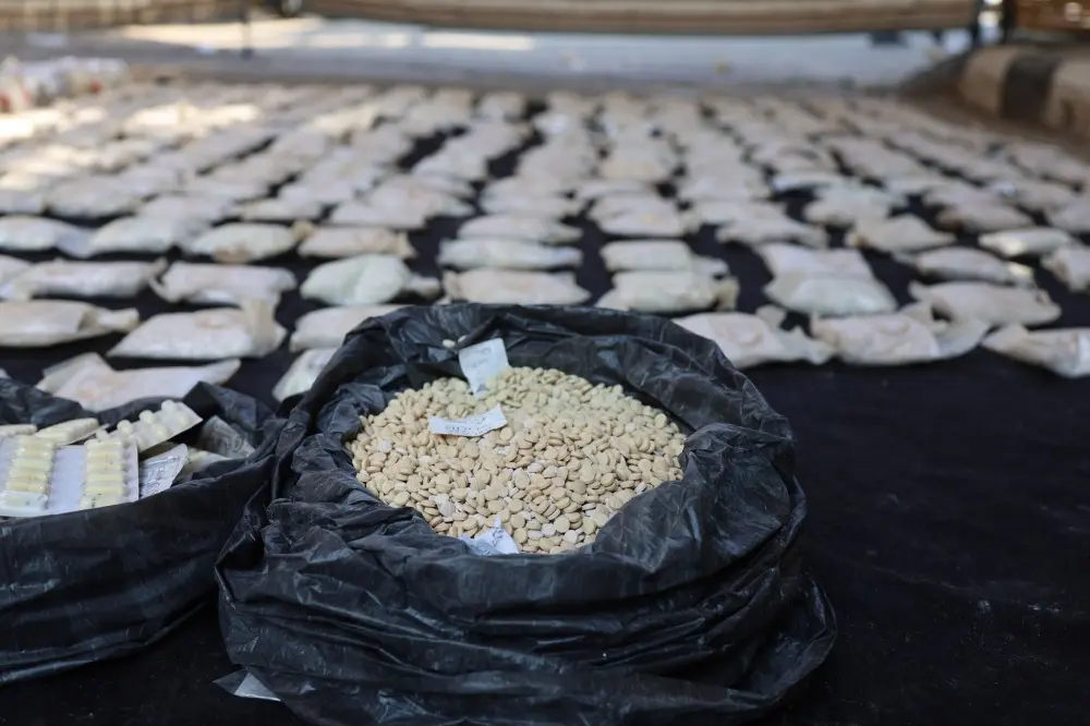 ضبط كميات كبيرة من المخدرات في عملية أمنية بالبادية