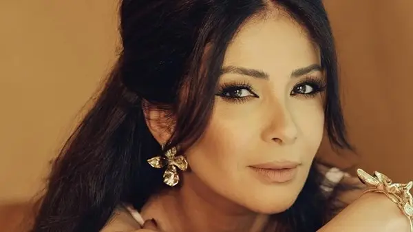 في عيد ميلادها الـ48.. منى زكي «الست»