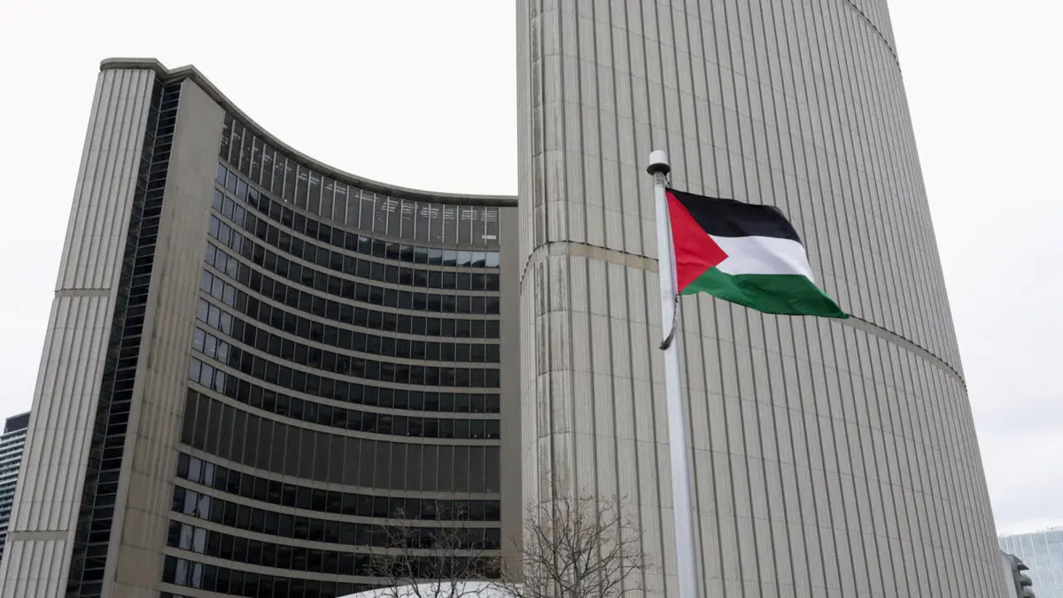 للمرة الأولى...العلم الفلسطيني يرفرف على مبنى بلدية تورونتو الكندية