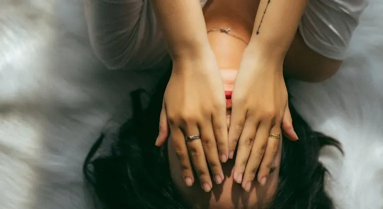 العنف الرقمي يتصاعد، ونصف نساء وفتيات العالم يفتقرن إلى الحماية القانونية من الإساءة الرقمية