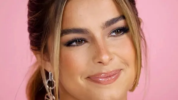 حان الوقت لإخراج ألوان الشفاه الخريفية الجميلة