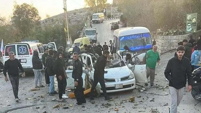 إصابة طلاب بقصف إسرائيلي لسيارة أمام حافلة مدرسية جنوبي لبنان