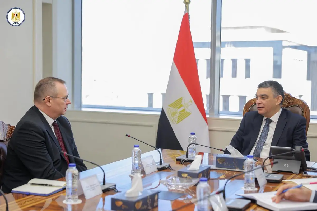 رئيس هيئة الشراء الموحد يبحث مع وفد من شركة «دراجر» العالمية تعزيز التعاون في معدات الرعاية الصحية