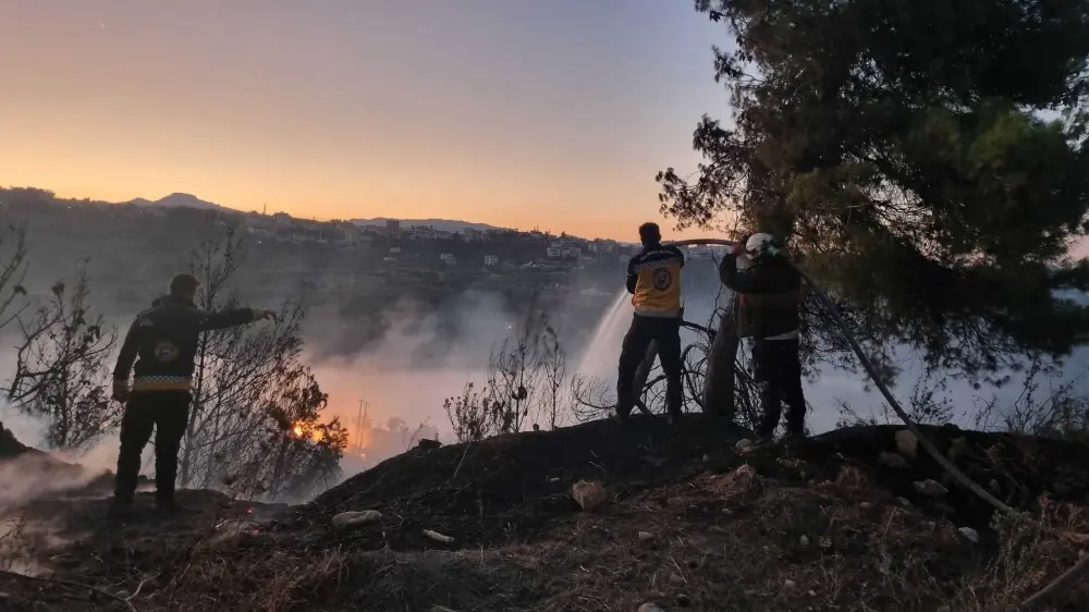الدفاع المدني السوري يستجيب لـ35 حريقاً في يوم واحد