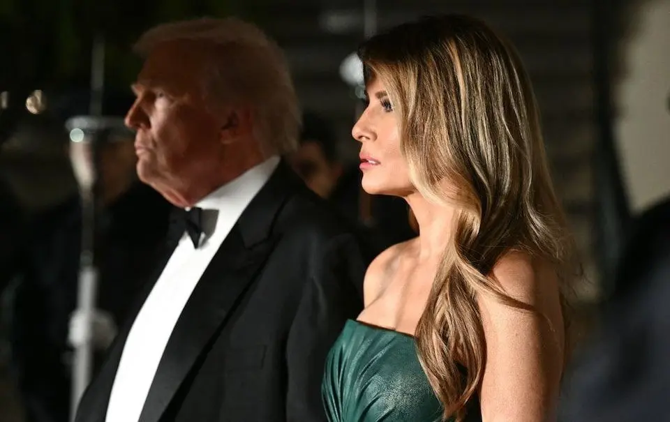 ميلانيا ترامب تتألّق بفستانٍ من توقيع إيلي صعب!