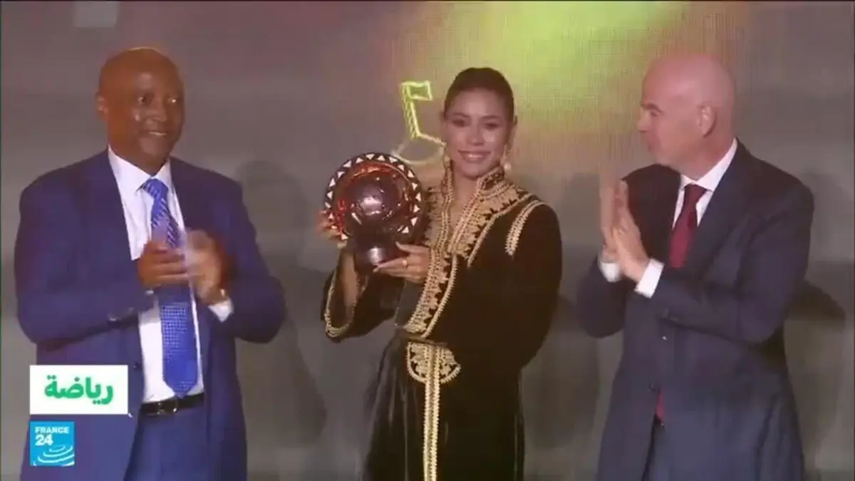 الكرة الذهبية الأفريقية لحكيمي وجائزة أفضل لاعبة إفريقية للمغربية غزلان الشباك