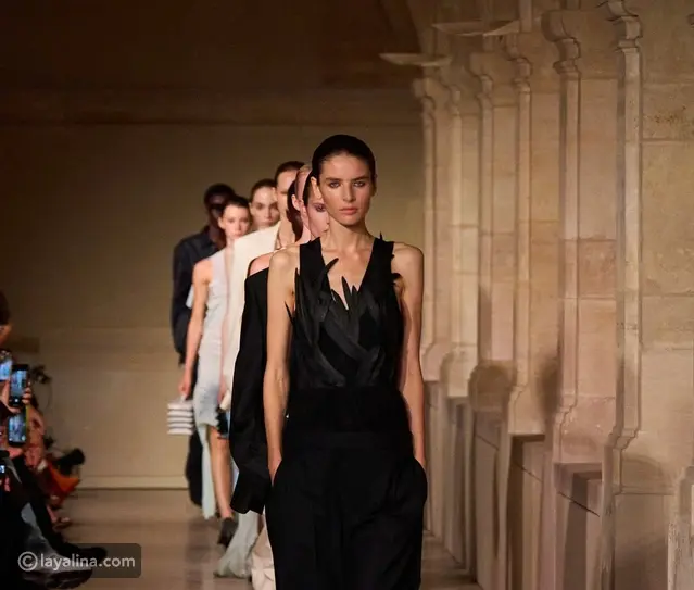 مجموعة Victoria Beckham ربيع وصيف 2026: بين الحنين والحداثة بخطوط أنيقة تنبض بالهدوء