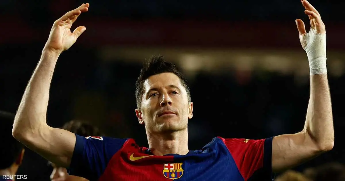 ليفاندوفسكي يفضح طلبا غريبا من برشلونة.. لم يتوقعه