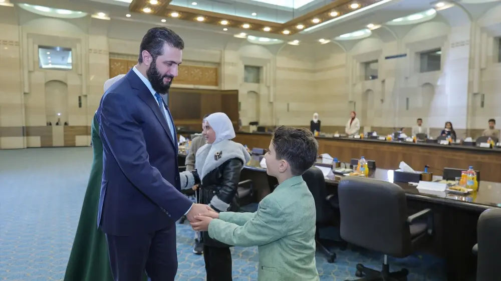 الرئيس الشرع وعقيلته يلتقيان أطفال الشهداء والمتفوّقين في اليوم العالمي للطفل