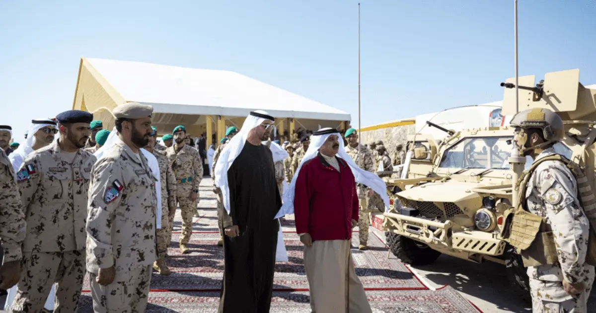 رئيس الإمارات وملك البحرين يشهدان تمرين "ربدان - شويمان"