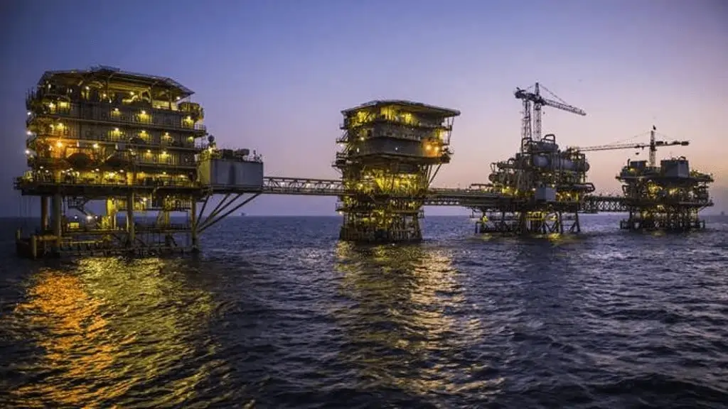 أرامكو السعودية تعيد منصات الحفر.. صفقات ضخمة تنعش السوق في 2026 - الطاقة