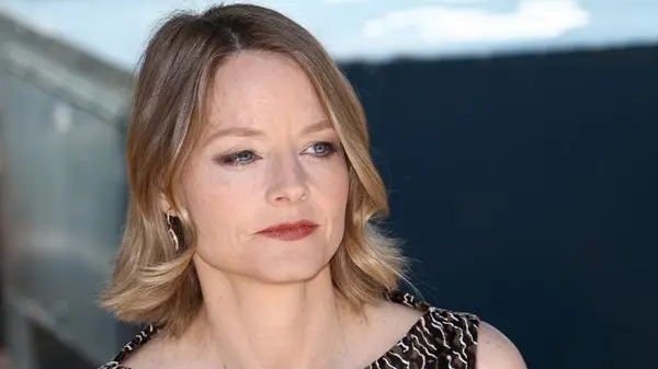 جودي فوستر.. 63 عاماً من الأناقة والعبقرية السينمائية