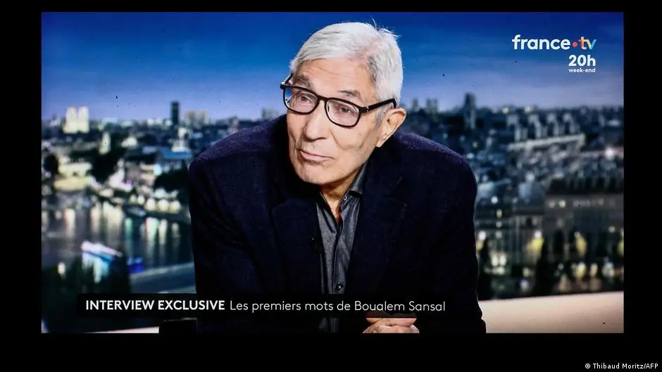 أول حديث بعد الإفراج .. صنصال يفجر مفاجأة عن سجنه بالجزائر