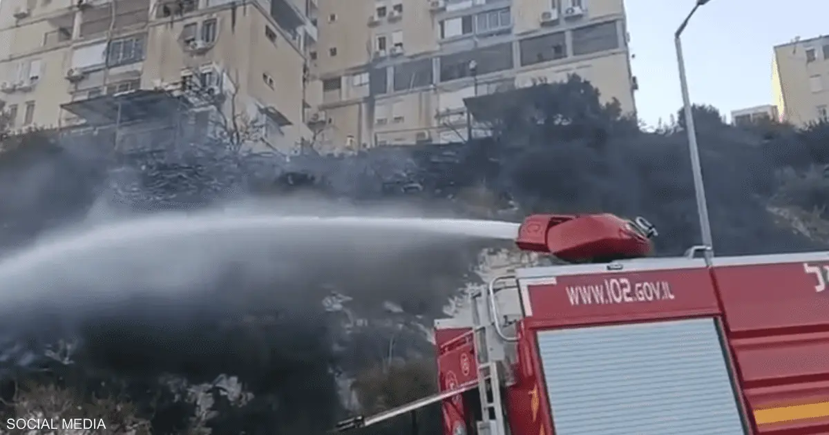 فيديو.. فرق الإطفاء تكافح حريقا كبيرا في حيفا