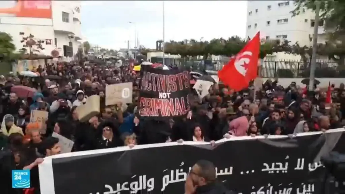 تونس: أكثر من ألفي شخص يتظاهرون دفاعا عن الحريات وللمطالبة بتحسين الأوضاع الاقتصادية