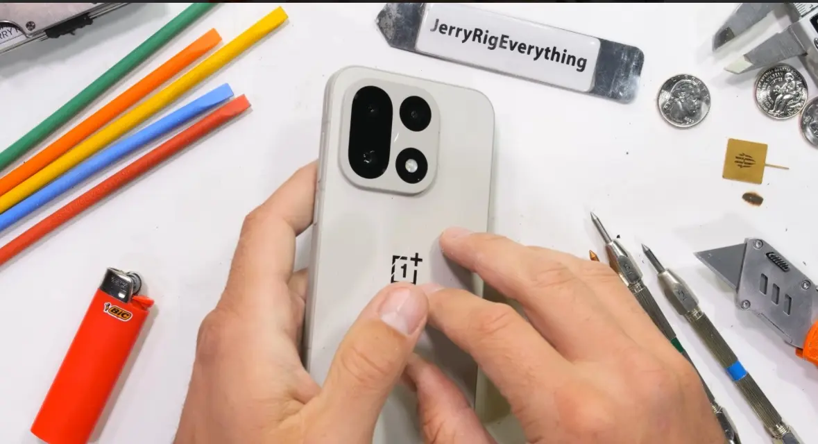 اختبار متانة OnePlus 15 يكشف الحقيقة: إما خدوش واضحة… أو زجاج محطم بالكامل