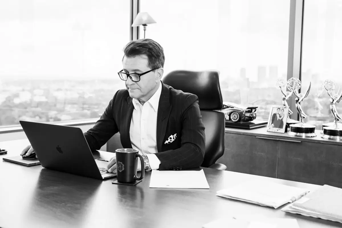 نجم «شارك تانك» هيرجافيك لجيل زد.. الالتزام أهم من الشغف