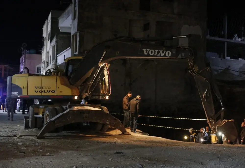 الدفاع المدني: العثور على قبور قديمة خالية في حفرة الحارّة بريف درعا