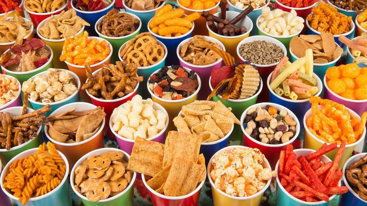 الأطعمة فائقة المعالجة.. تهديد صحي عالمي وأرباح الشركات أولوية