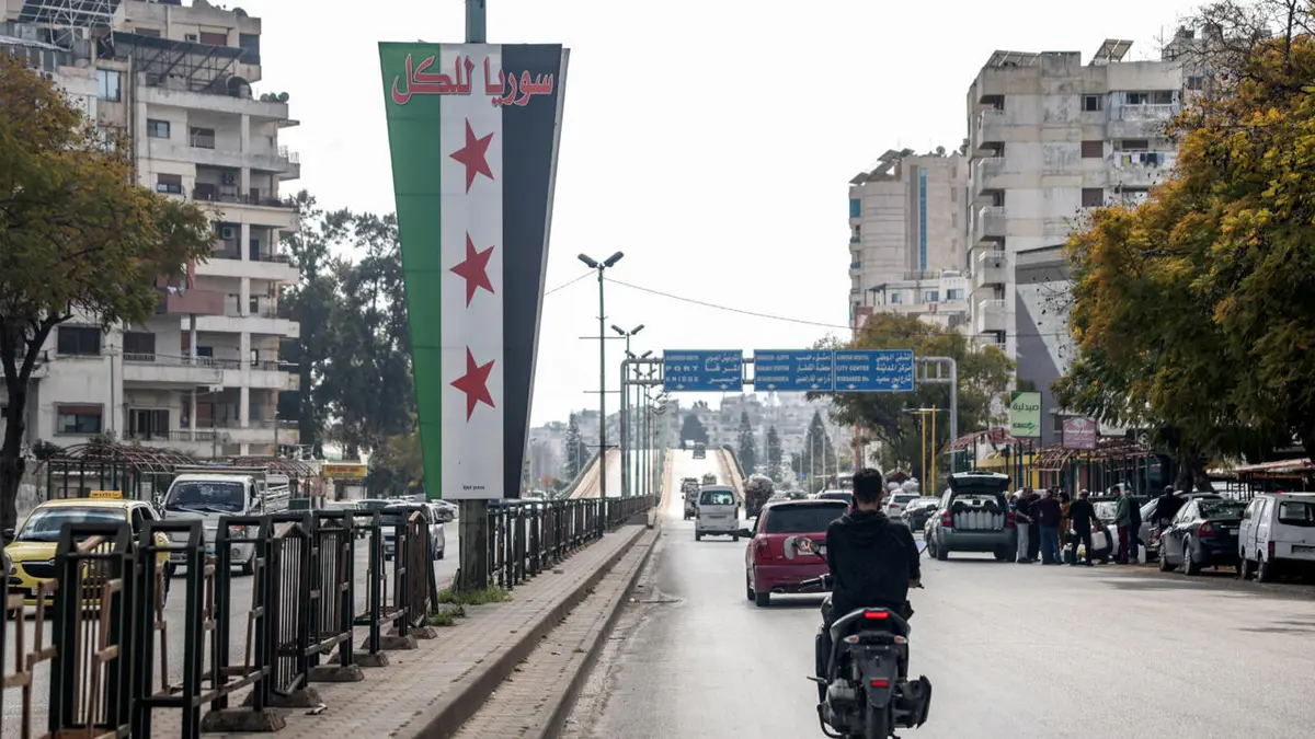سوريا: آلاف المتظاهرين ينددون باعتداءات تستهدف الأقلية العلوية