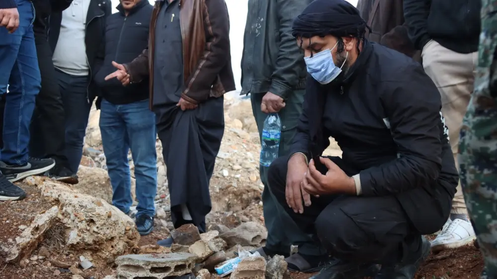 العثور على أربع مقابر جماعية شمال مدينة حمص