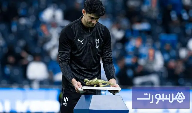 الهلال السعودي يكرم الحارس ياسين بونو ‎