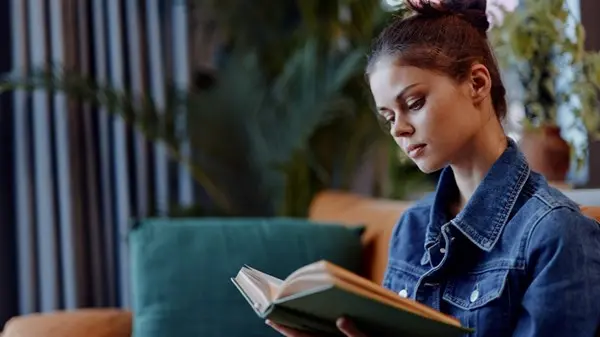 ماذا يحدث لعقلكِ عندما تقرئين 30 دقيقة يوميًا؟