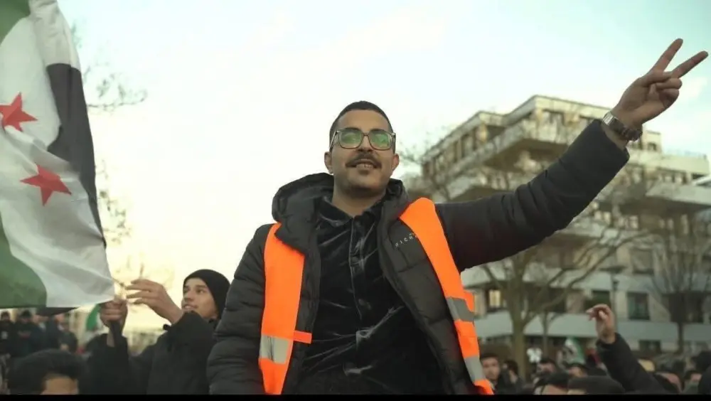 بناءً على بلاغات من مناصري الأسد وقسد: الشرطة الألمانية تعتقل الناشط أمير الحاج وتُفرج عنه بتعهد