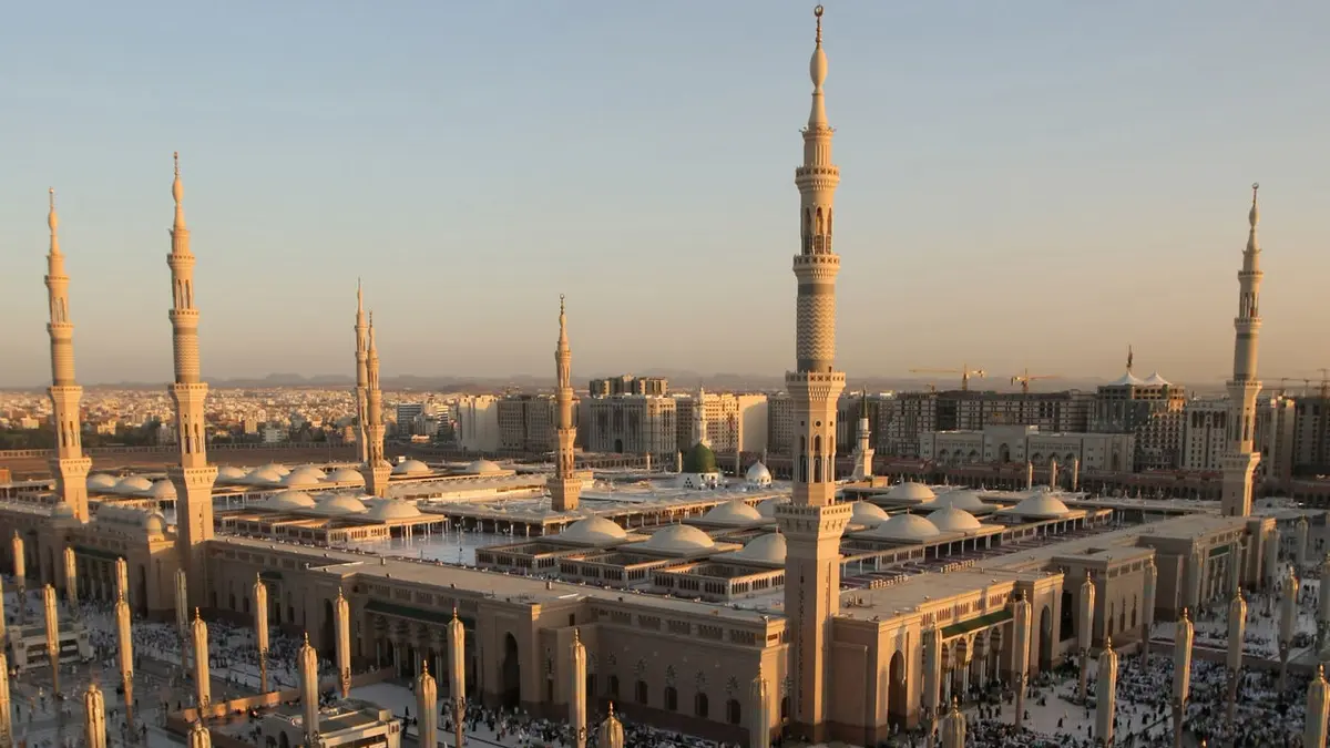 السعودية.. سفير بريطانيا ينشر فيديو من زيارته للمدينة المنورة