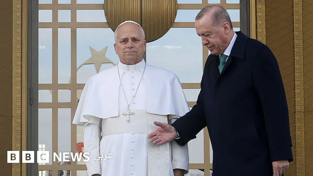 البابا لاون الرابع عشر يلتقي الرئيس التركي في أنقرة في مستهل أول جولة خارجية له