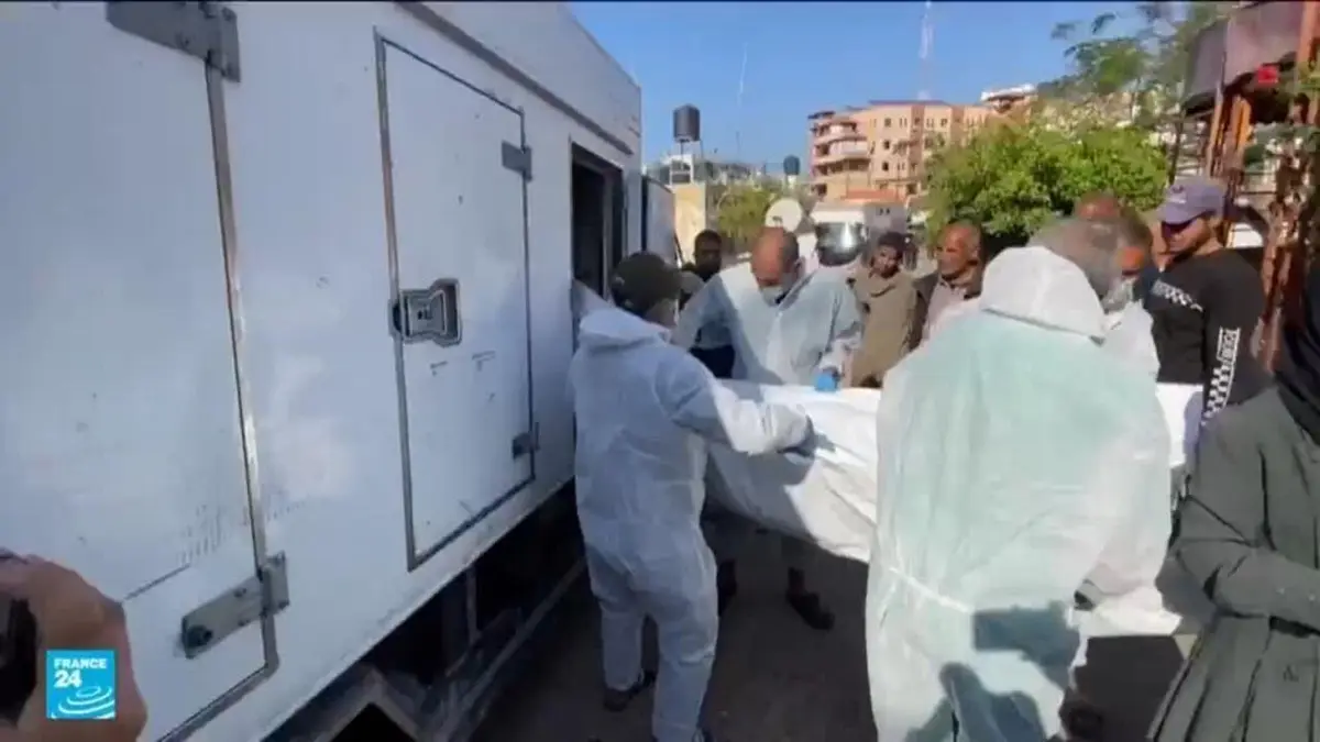 الجيش الإسرائيلي يسلم جثث 15 فلسطينيا كان يحتجزها والغزيون يواجهون بؤسا يوميا
